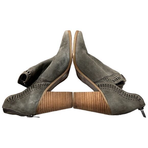 Vince Camuto Women's Fileana Split Shaft Suede Ankle Heel Booties Gray‎ Size 8.5 - Picture 10 of 14